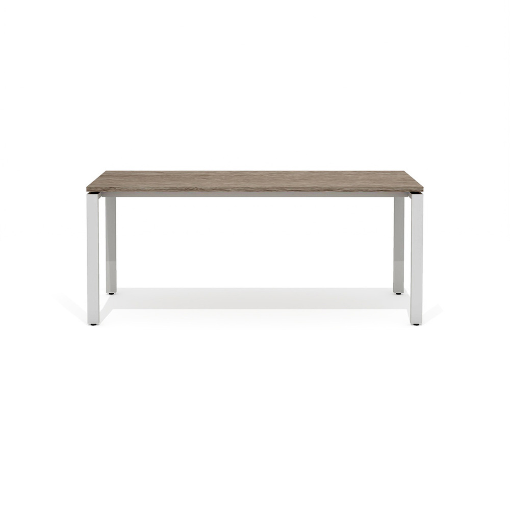 Стол прямой на металлокаркасе