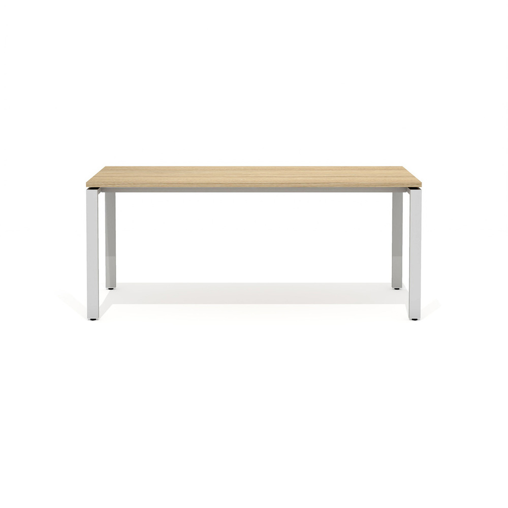 Стол прямой на металлокаркасе