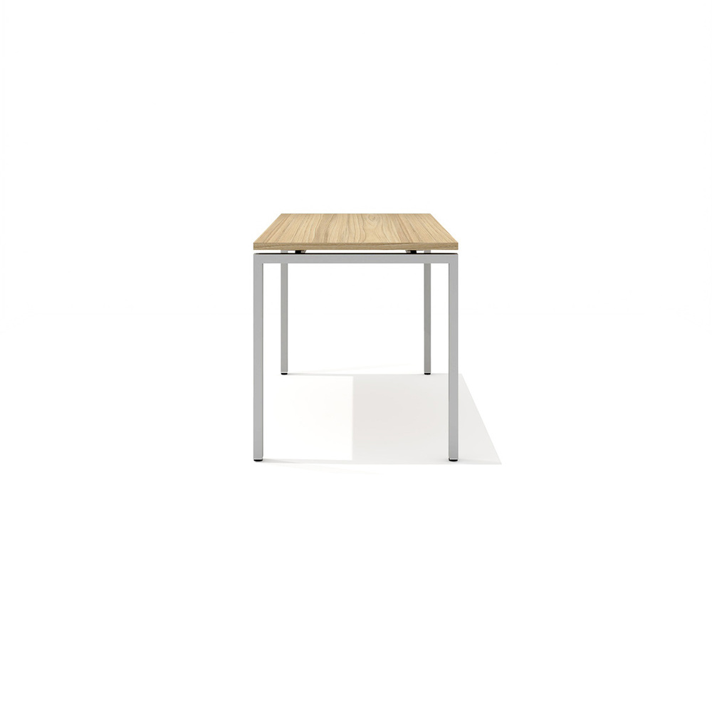 Стол прямой на металлокаркасе