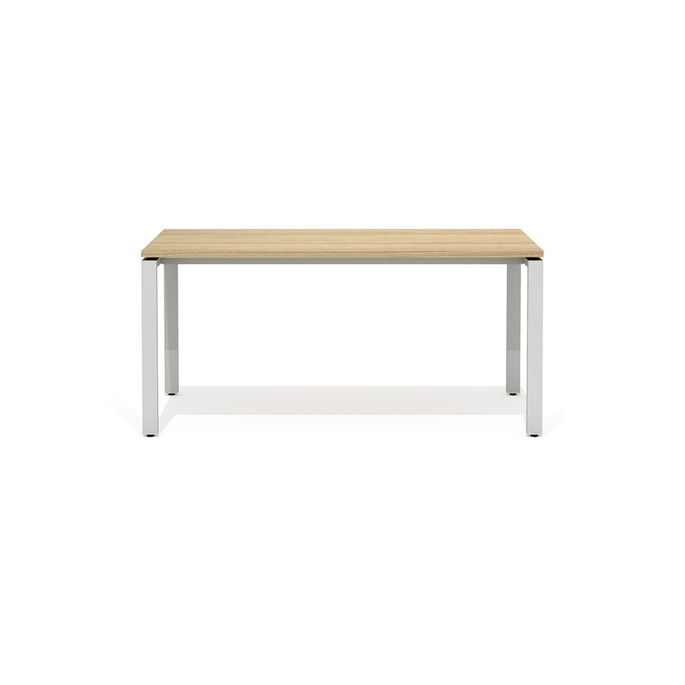 Стол прямой на металлокаркасе