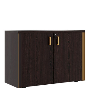 Креденция с декоративными элементами