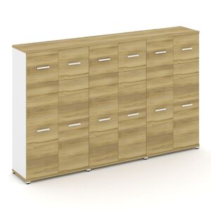 Шкаф три широкие секции, 4 ниши