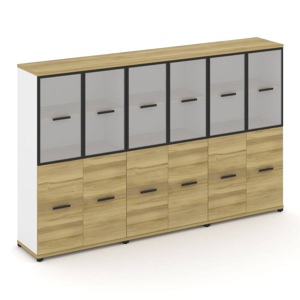 Шкаф три широкие секции, 4 ниши