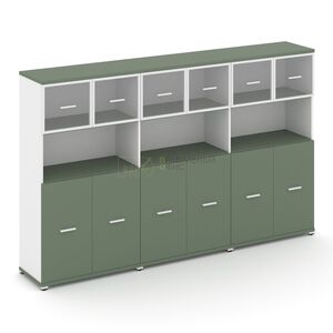 Шкаф три широкие секции, 4 ниши