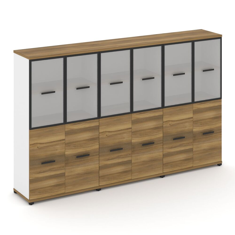 Шкаф три широкие секции, 4 ниши