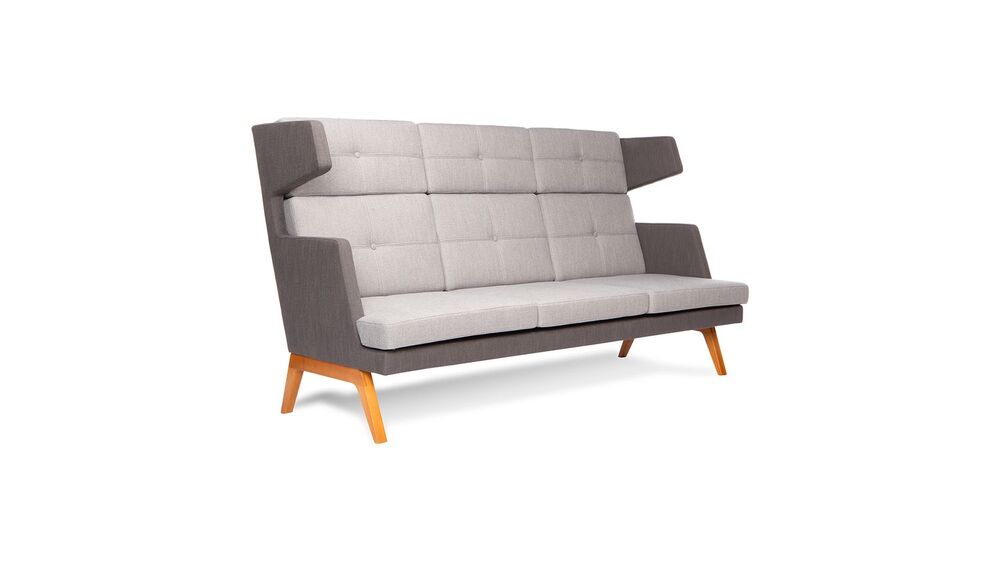 Диван трехместный с высокой спинкой