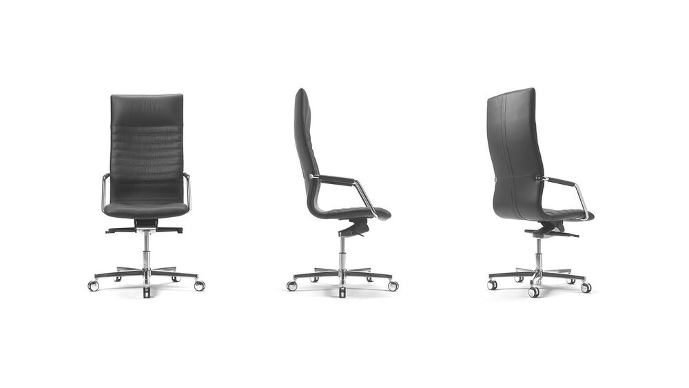 Кресло с высокой спинкой на крестовине