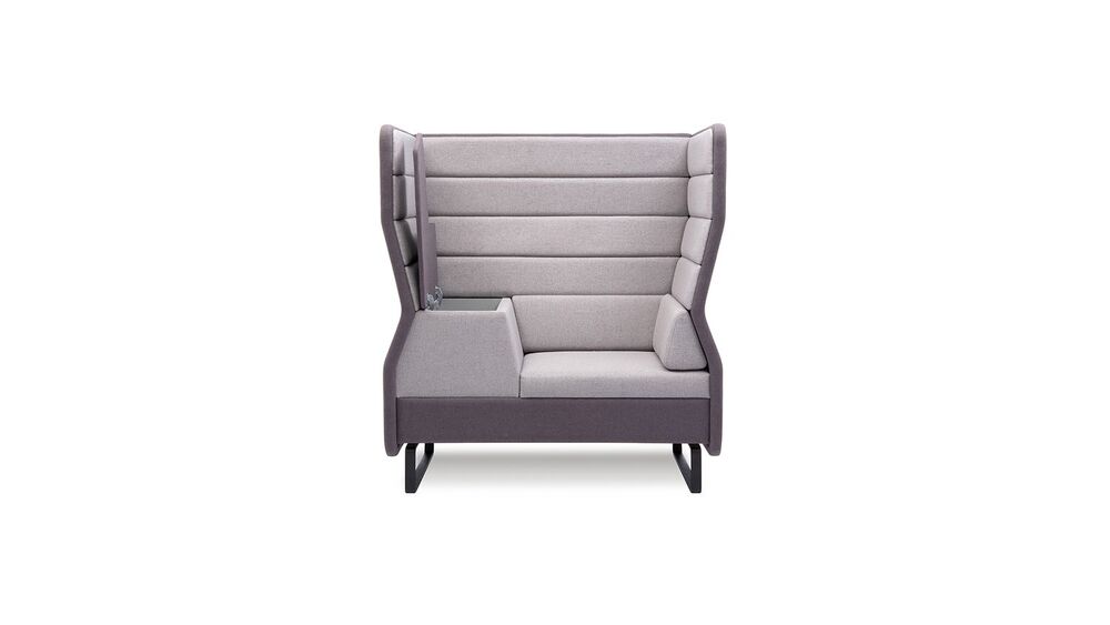 Кресло с высокой спинкой со столиком слева